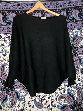 Kerisma Ryu sweater M/L NWT